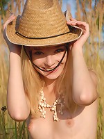Teen hottie posing.