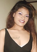 Thai girlfriend sucks cock