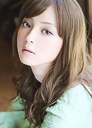 Heart breakingly beautiful gravure idol allures with her big eyes