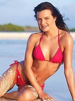 Suzie Carina