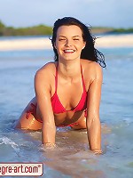 Suzie Carina
