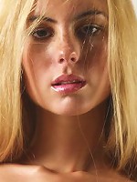 Thea Fragile Beauty