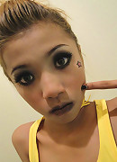 Emo Thai cutie gets you horny with her tongue