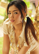 Kwang peels off her panties and shows us what\'s hot today